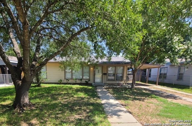 114 Killarney Dr Property Photo 2