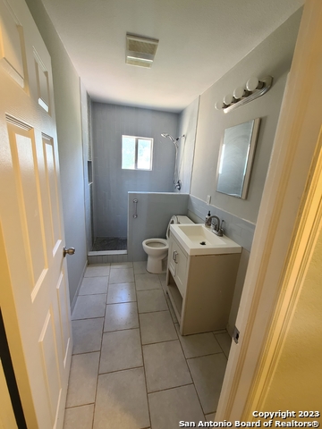 114 Killarney Dr Property Photo 6