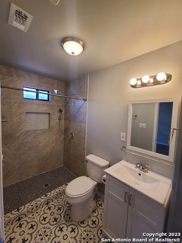 114 Killarney Dr Property Photo 8
