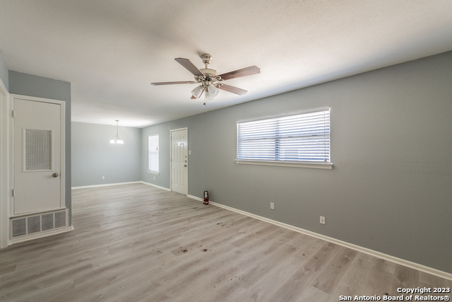 423 E Dewey Pl Property Photo 9
