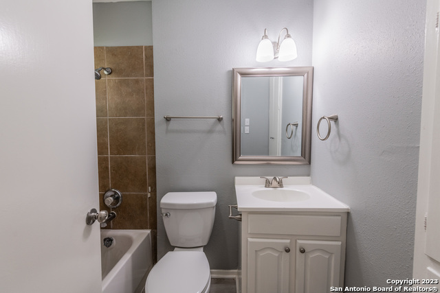 423 E Dewey Pl Property Photo 14