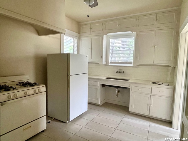 424 E Ashby Property Photo 7