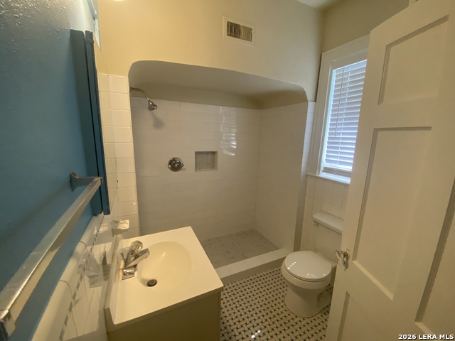 424 E Ashby Property Photo 11
