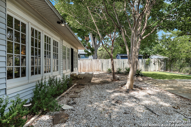 617 E Park Ave Property Photo 29