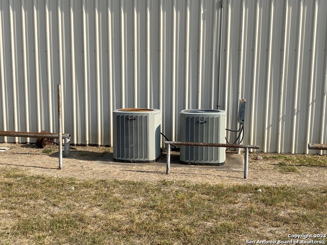 130 E Aransas Property Photo 6