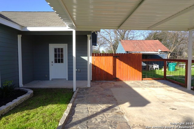1415 Semlinger Rd Property Photo 4