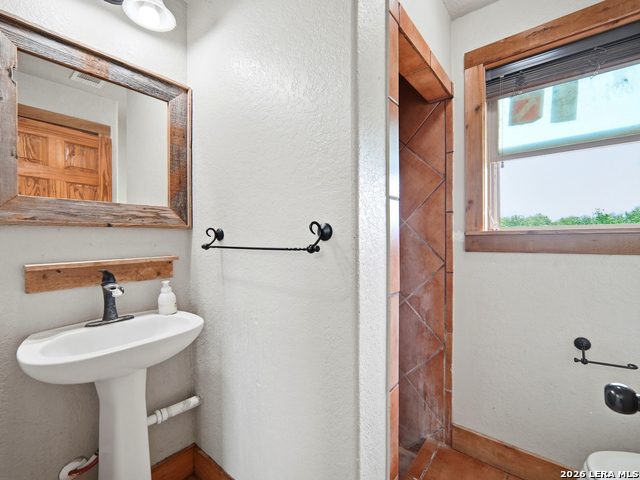 1253 County Road 7421 Property Photo 28