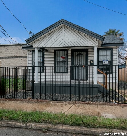 325 S Hackberry St Property Photo 1