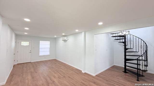 1439 Peterson Ave Property Photo 5