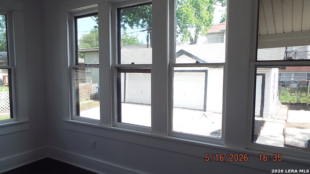 940 W Mulberry Property Photo 9