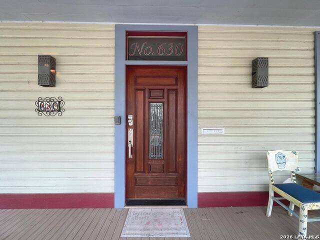 630 E Guenther St Property Photo 3