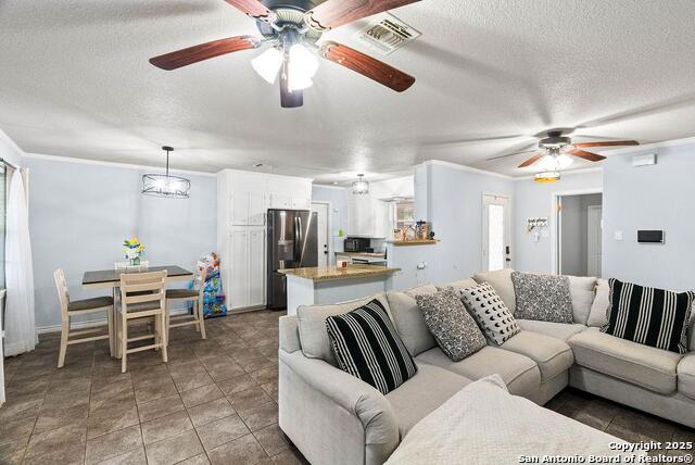 1404 Las Palmas Property Photo 5