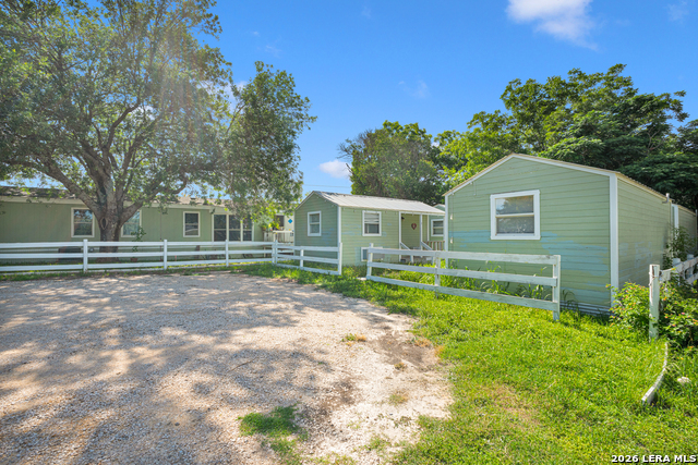 686 State Highway 173 Property Photo 6