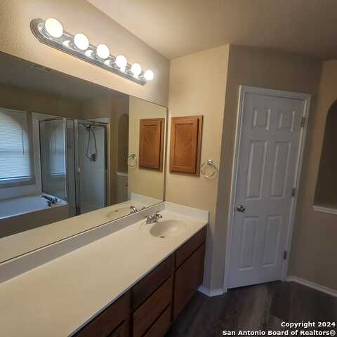4007 Dunn Oak Dr Property Photo 3