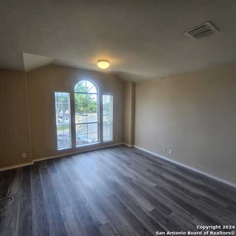 4007 Dunn Oak Dr Property Photo 5