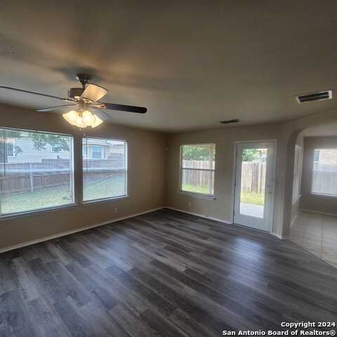 4007 Dunn Oak Dr Property Photo 14