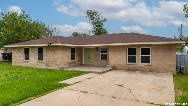 2139 Ricks Dr Property Photo 3