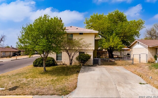 1801 Royal Ridge Dr. Property Photo 3
