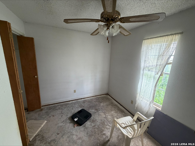 802 County Line Rd Property Photo 5