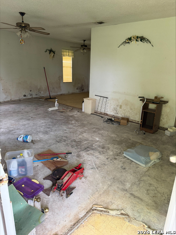 802 County Line Rd Property Photo 6
