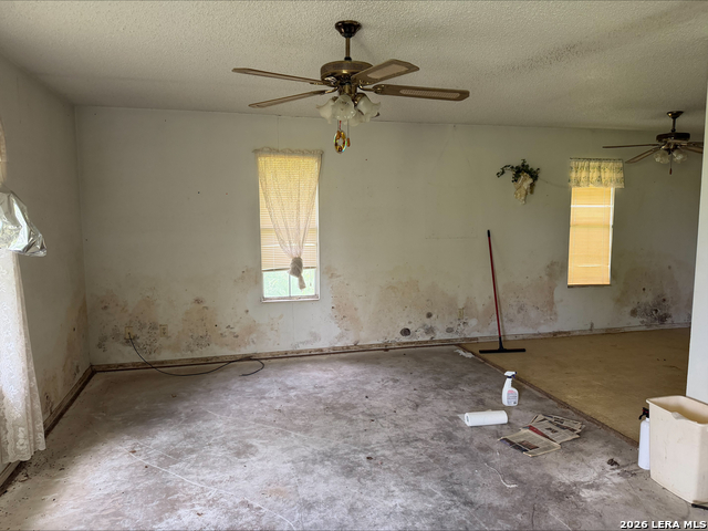 802 County Line Rd Property Photo 8