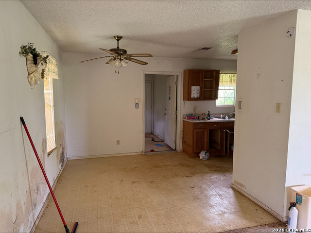 802 County Line Rd Property Photo 9