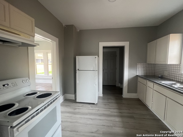 313 Toledo Property Photo 3