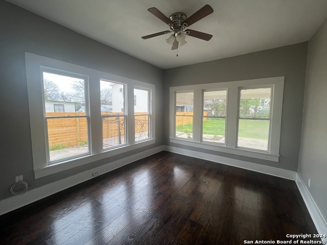313 Toledo Property Photo 4