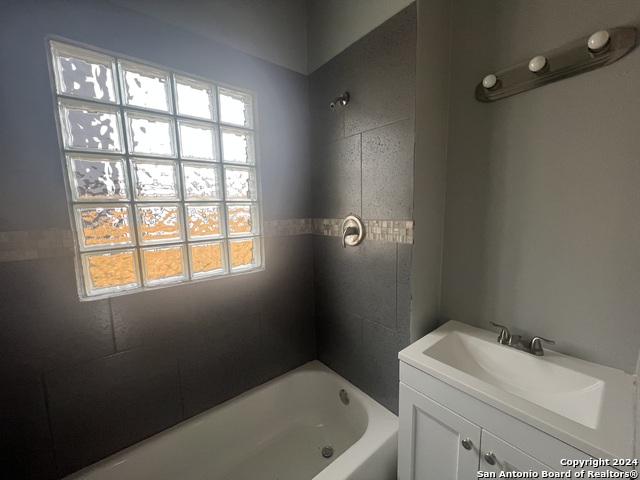 313 Toledo Property Photo 5