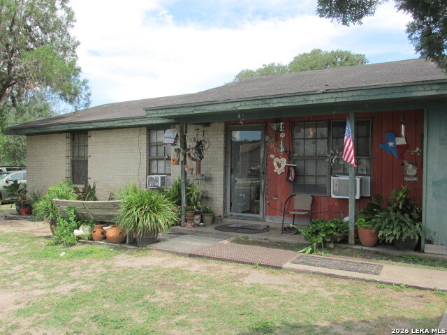 807 W INEZ ST