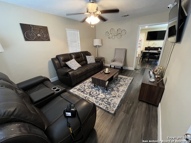 433 Dora St Property Photo 3