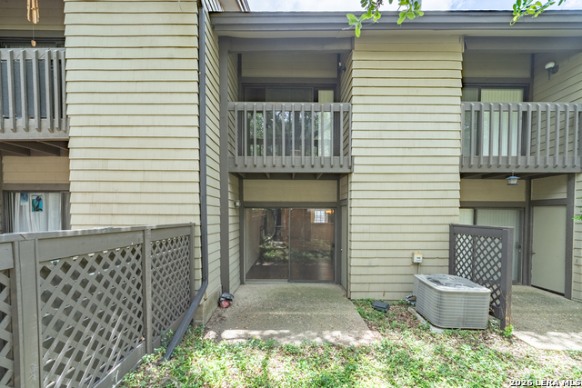 11815 Vance Jackson Property Photo 18