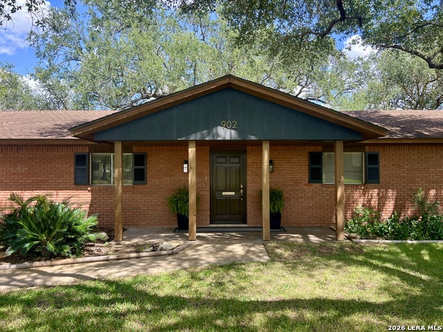 902 Oakridge Dr
