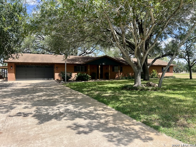 902 Oakridge Dr Property Photo 2