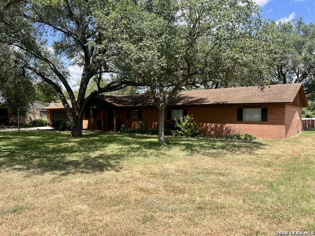 902 Oakridge Dr Property Photo 3