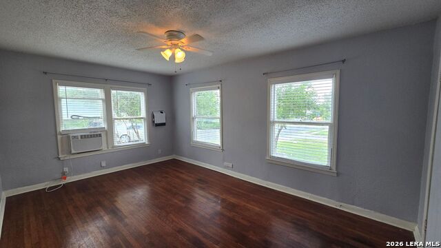 504 Elmhurst Ave Property Photo 6
