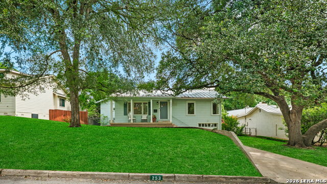 253 E Edgewood Pl Property Photo 1