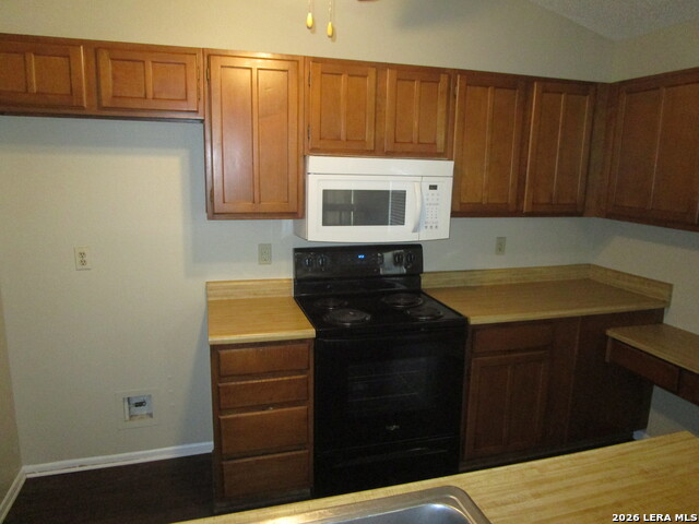 8550 Pendragon St Property Photo 5