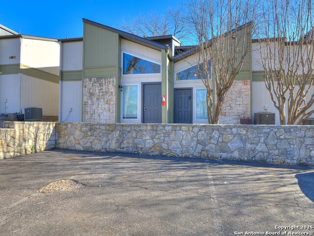 100 Lorenz Rd Property Photo 1
