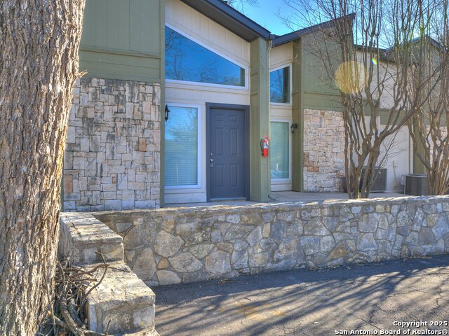 100 Lorenz Rd Property Photo 4
