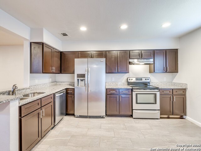 100 Lorenz Rd Property Photo 5