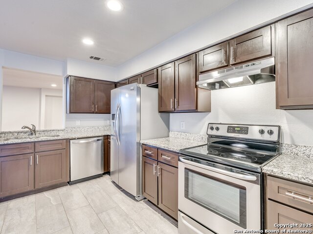 100 Lorenz Rd Property Photo 8