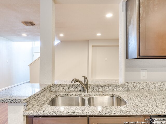 100 Lorenz Rd Property Photo 9