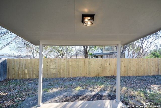 2119 Hidden Mdw Property Photo 40
