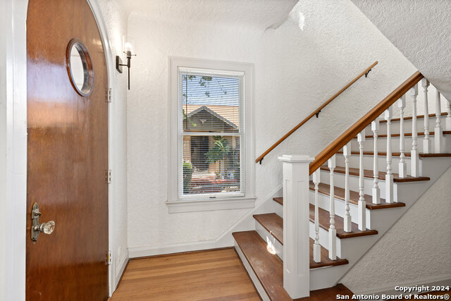 331 W Elsmere Pl Property Photo 3