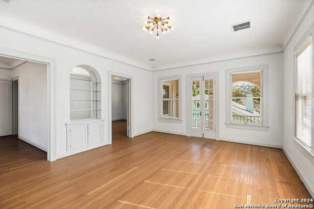331 W Elsmere Pl Property Photo 6