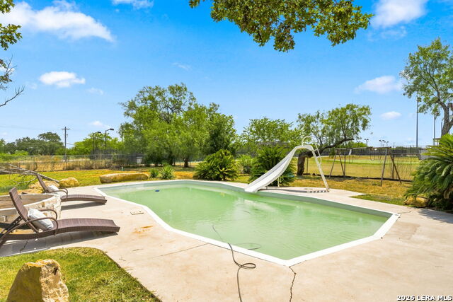 208 S State Highway 16 Property Photo 27