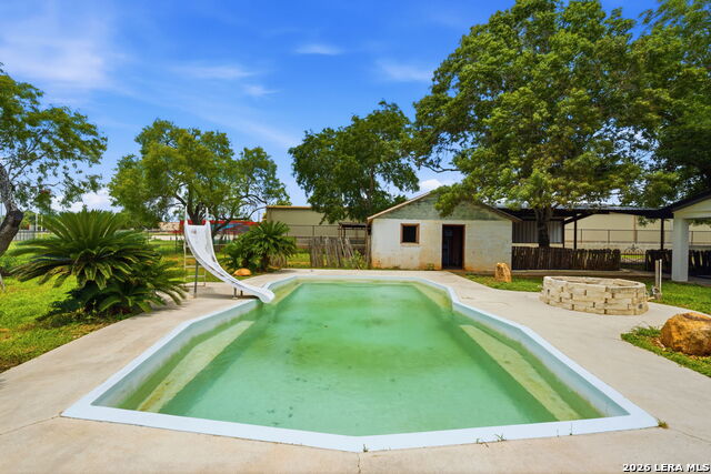 208 S State Highway 16 Property Photo 32