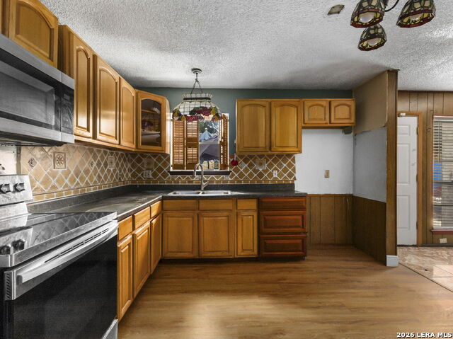 8012 Winsford Property Photo 1