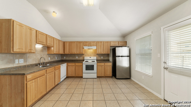 10306 Pinehurst Run Property Photo 9